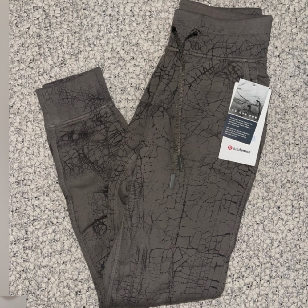 NWT 🍋 LULULEMON 🍋 Jogger Size 6